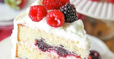 Beeren-Mascarpone-Torte: Fruchtige Kuchen Rezepte für Sommerfeste