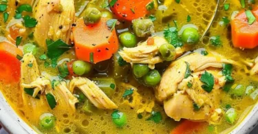 entzundungshemmende-kurkuma-huhnersuppe-gesunde-rezepte-fur-kalte-tage