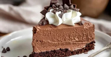 Himmlischer Schokoladen-Brownie-Mousse-Kuchen: Das beste Kuchen Rezept für Schokofans