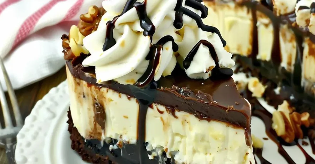 Hot Fudge Sundae Brownie-Käsekuchen: Ein himmlisches Kuchen Rezept für Schokoladenliebhaber