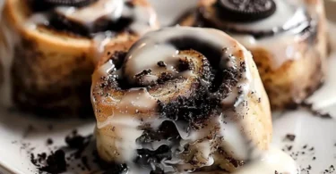 Oreo-gefüllte Zimtschnecken: Ein himmlisches Frühstücksvergnügen