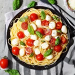 Cremige Pasta Rezepte: Caprese Nudeln mit frischen Tomaten und Mozzarella
