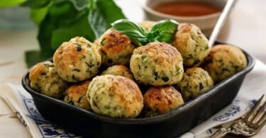 Knusprige Zucchini-Bällchen: Einfache vegetarische Rezepte für den Sommer