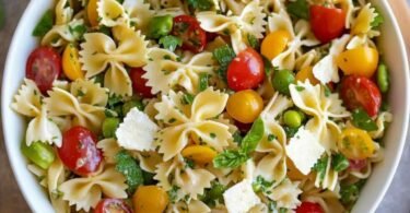 Nudel Rezepte: Bunter Farfalle-Salat mit Gemüse - Perfekt für den Sommer