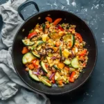 Schnelle Rezepte: Bunte Reispfanne mit knackigem Gemüse in 30 Minuten
