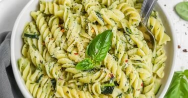 zucchini-rezepte-cremige-zucchini-pasta-mit-tomaten-schnell-und-gesund