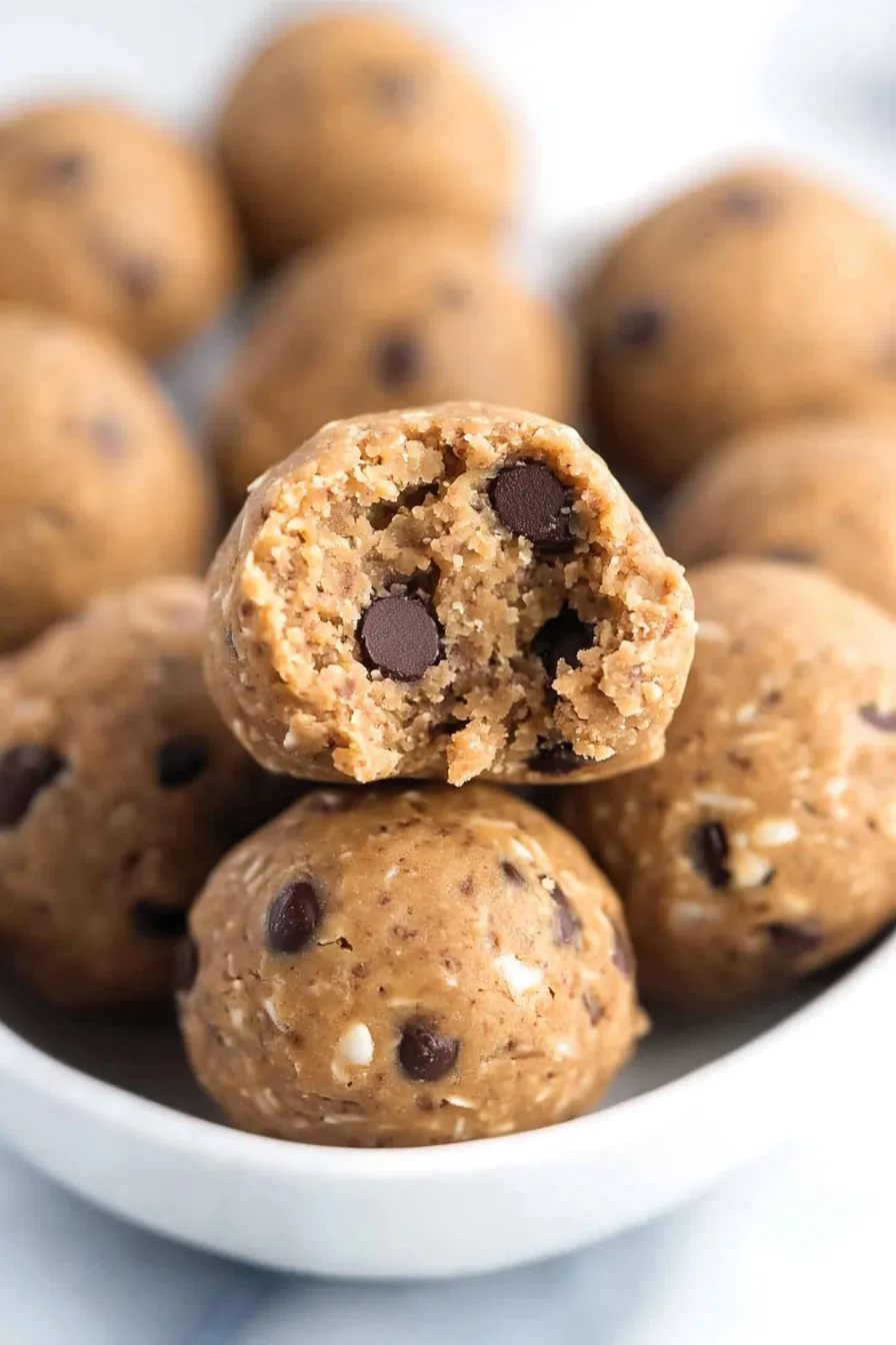 Gesunde Snacks: Energiebällchen mit Datteln und Nüssen