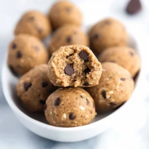 Gesunde Snacks: Energiebällchen mit Datteln und Nüssen