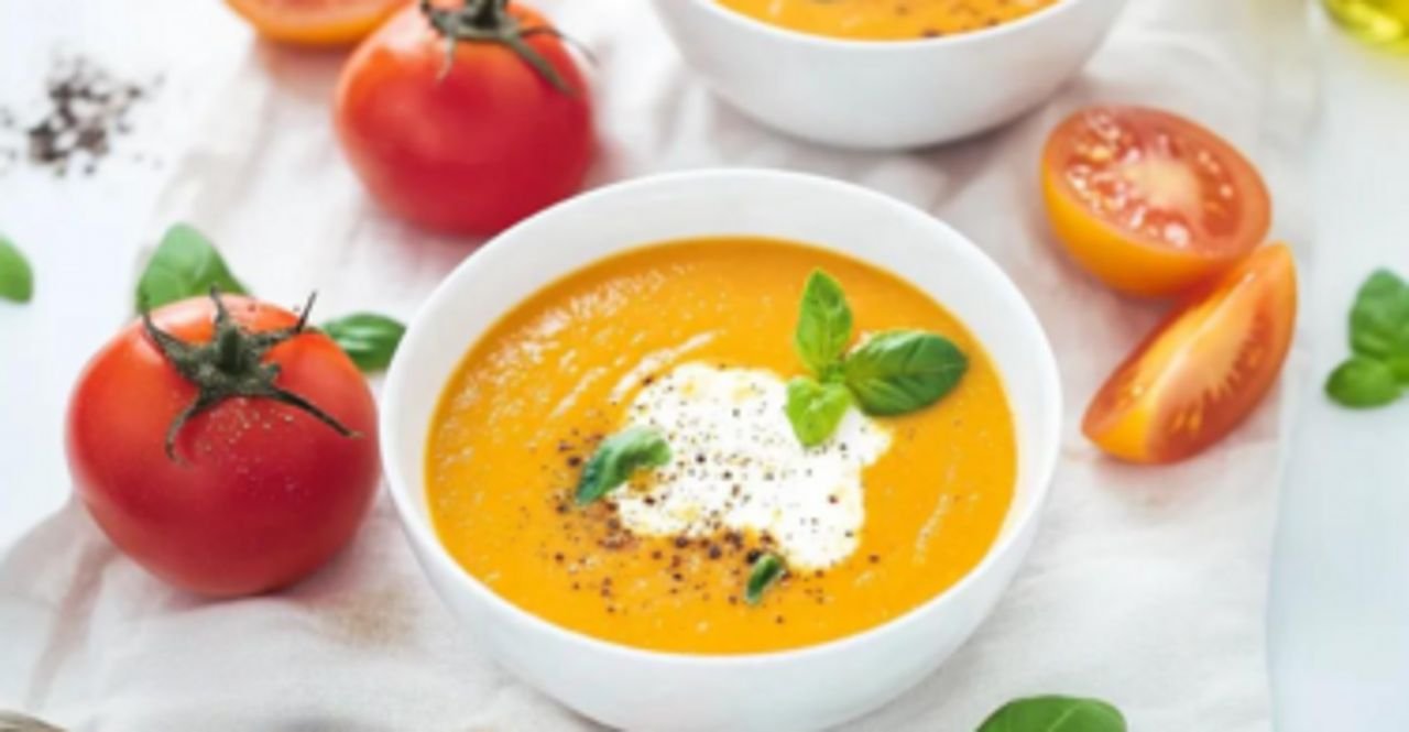 Tomaten Rezepte: Cremige Pfirsich-Tomaten-Suppe mit Mozzarella